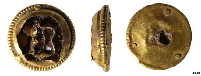 Ранний англосаксонский золото-гранатовый перегородчатый объект с куполообразным кольцом