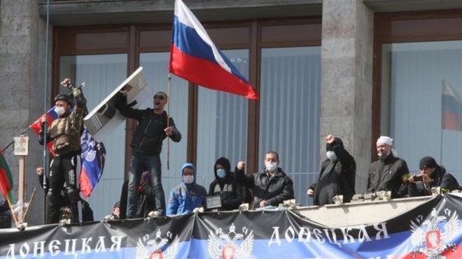 Пророссийские активисты в Донецке