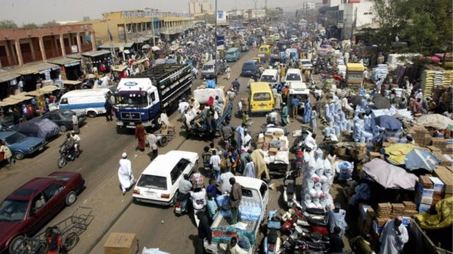 Уличная сцена в Кано, Нигерия (6 марта 2004 г.)