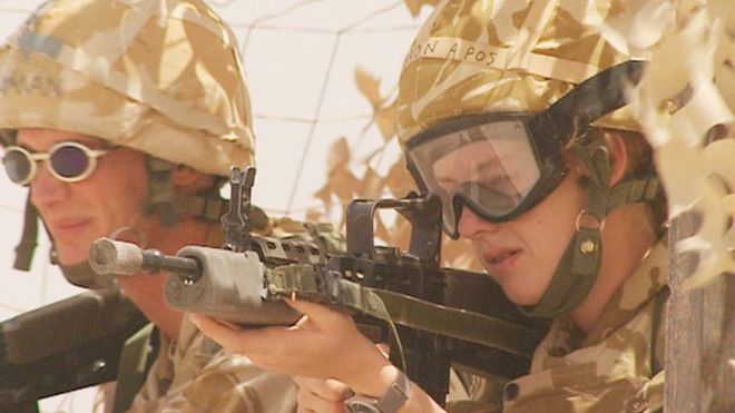 Связистка Кэти Харброн во время похода в Персидский залив в 2003 году