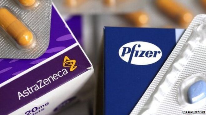 Логотипы Pfizer и AstraZeneca