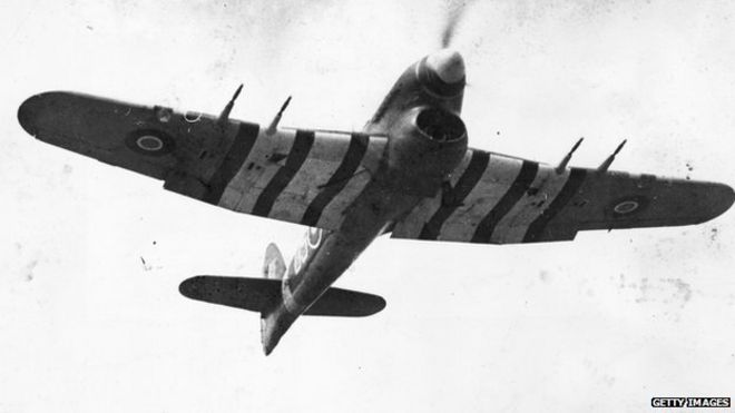 Истребитель Hawker Typhoon в полете, 1943 год