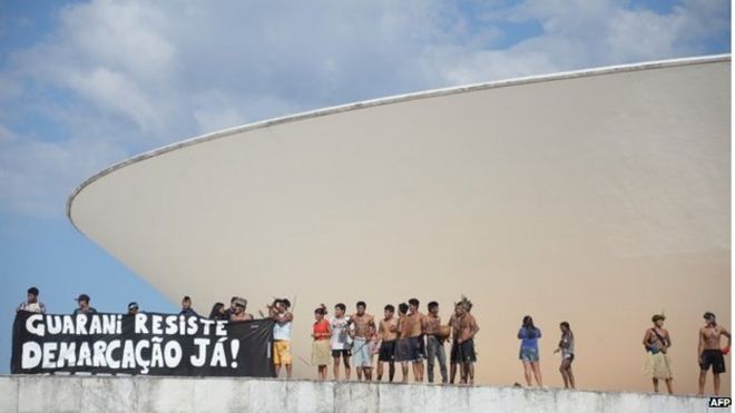 Протест коренных народов на конгрессе Бразилии