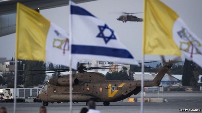 Прибывает израильский военный вертолет с папой Франциском на борту в Тель-Авив (май 2014 года)