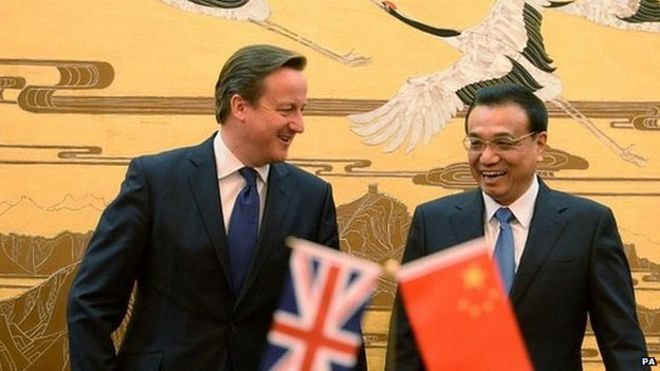 Премьер-министр Китая Ли Кэцян и Дэвид Кэмерон во время визита последнего в Китай в декабре