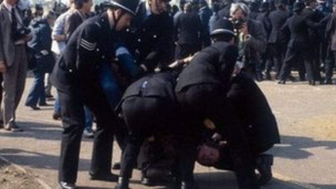 Столкновение бастующих шахтеров с полицией
