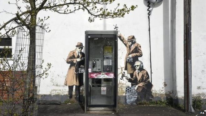 Banksy's Spy Booth, работа в Челтенхэме
