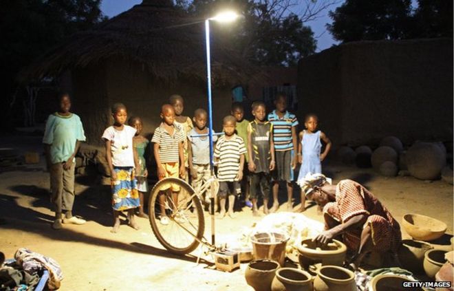 Солнечный уличный фонарь в Мали
