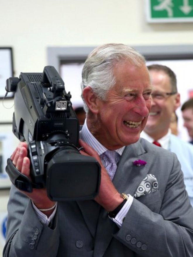 Принц Чарльз с видеокамерой