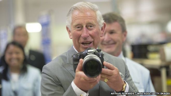Принц Чарльз с фотоаппаратом