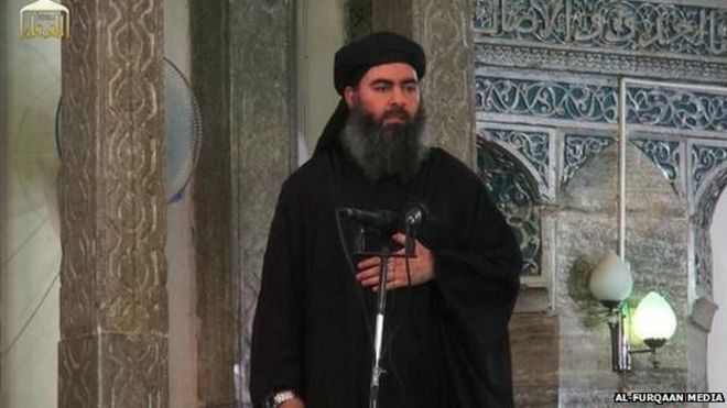 Кадр из видео, демонстрирующего главу ИГИЛ Багдади в первой видео-проповеди, 4 июля