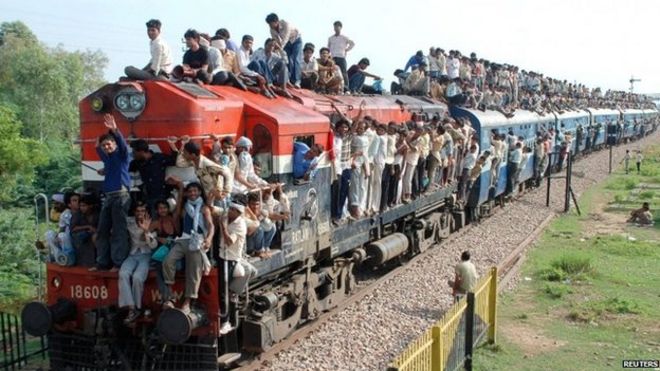 Железнодорожный поезд Индии в Матхуре