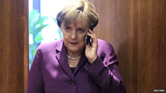 Файл изображения Ангелы Меркель с помощью мобильного телефона. 9 декабря 2011