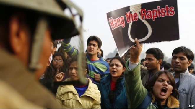 Файл с фотографией протеста против изнасилования в Дели