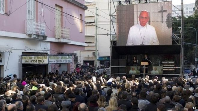 Папа Франциск передает записанное послание еврейской общине