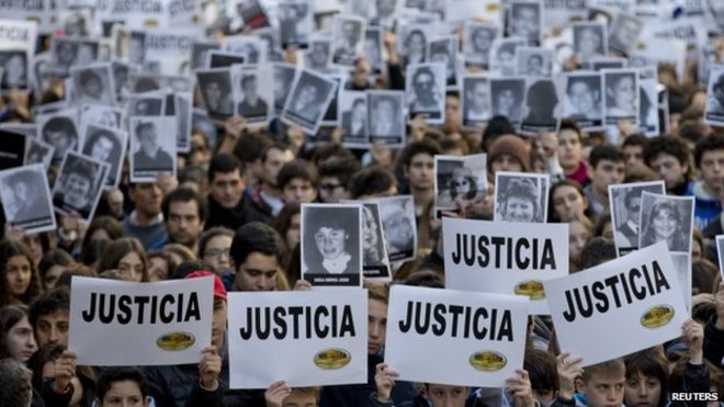 Бдение по случаю 20-й годовщины бомбардировки Амией в Буэнос-Айресе