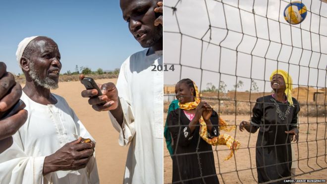 L: Шейх (лидеры общин) по своим телефонам на окраине лагеря Хамадия в Дарфуре, Судан. R: Девушки играют в волейбол на площадке в средней школе в лагере Хамадия в Дарфуре, Судан - оба 2014 года