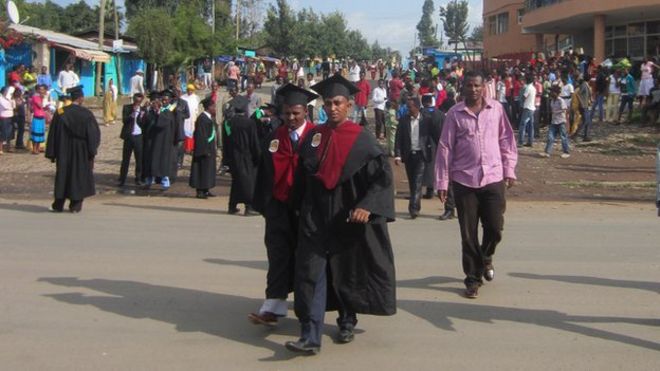 Выпускник Университета Амбо в Амбо, Эфиопия
