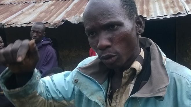 Питер Лойктук, один из мужчин на мосту Мои, который скрывается, опасаясь насильственного обрезания - Кения, август 2014 г.