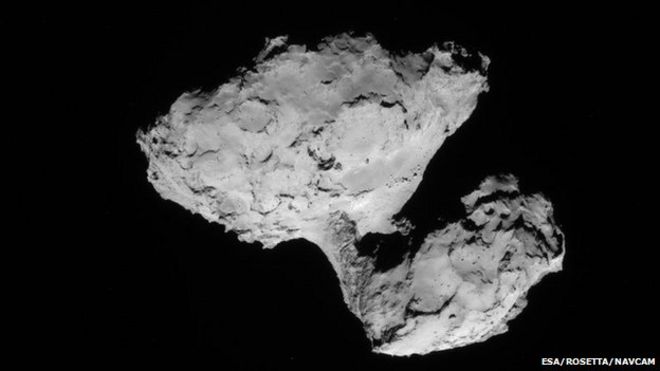 Полнокадровое изображение Navcam, снятое 9 августа 2014 года с расстояния около 99 км от кометы 67P / Чурюмов-Герасименко.