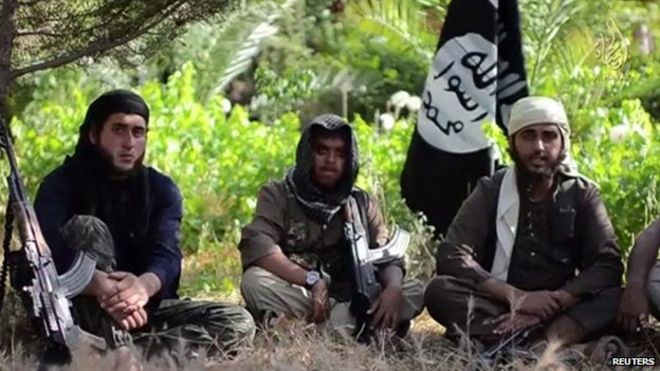 Трое молодых людей в экстремистской вербовке видео