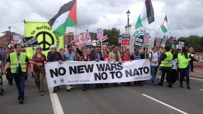 Протестующие против НАТО в Ньюпорте
