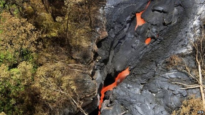 USGS) Гавайская вулканическая обсерватория показывает аэрофотоснимок лавового потока