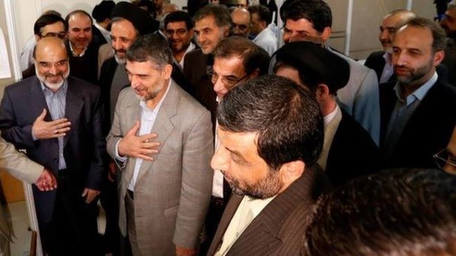 Высокопоставленные лица в больничной палате аятоллы Хаменеи