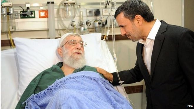 Махмуд Ахмадинежад (справа) и аятолла Али Хаменеи