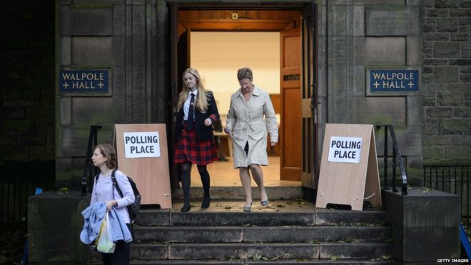 Голосование референдума школьницы