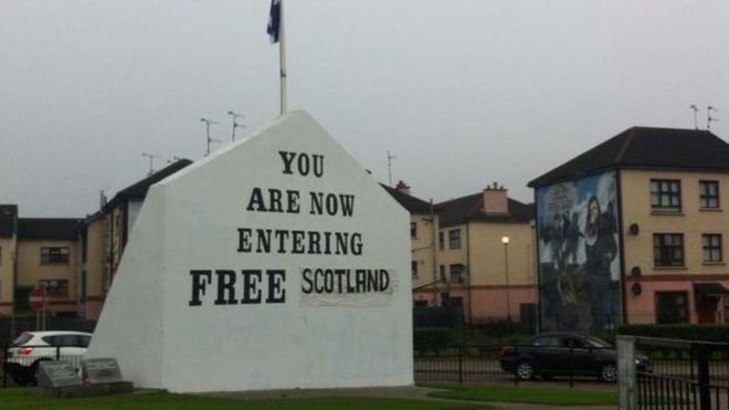 Свободная стена Дерри Гейбл с шотландским сообщением