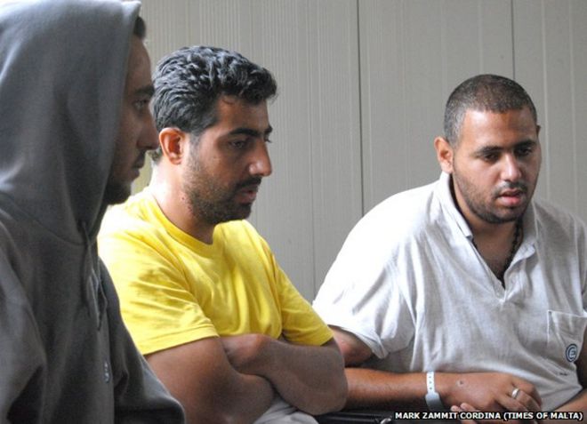Слева направо: выжившие Мохаммед Али-Амадалла, Мамун Дугмуш и Ибрагим Али-Амадалла на Мальте