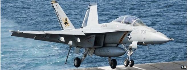 F / A-18F Super Hornet приземляется на USS Джордж Буш