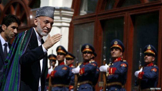 Бывший президент Афганистана Хамид Карзай прибывает на инаугурацию нового президента в Кабул 29 сентября 2014 года.