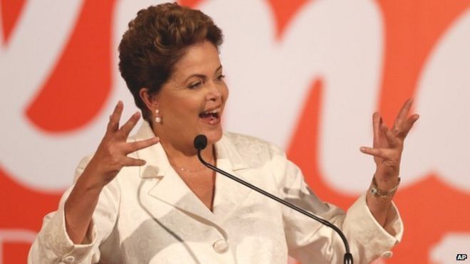Кандидат в президенты Бразилии и президент Партии трудящихся (ПТ) Дилма Руссефф выступает на пресс-конференции после голосования в первом туре выборов в Бразилиа
