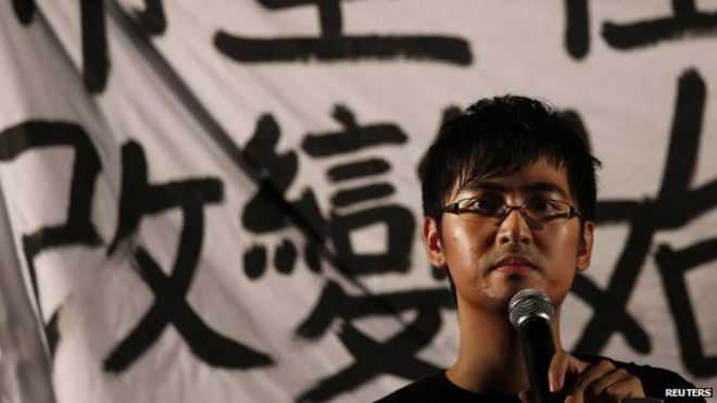 Алекс Чоу, генеральный секретарь Федерации студентов Гонконга, выступает во время кампании по запуску акции гражданского неповиновения Occupy Central перед финансовым центральным районом Гонконга 31 августа 2014 года