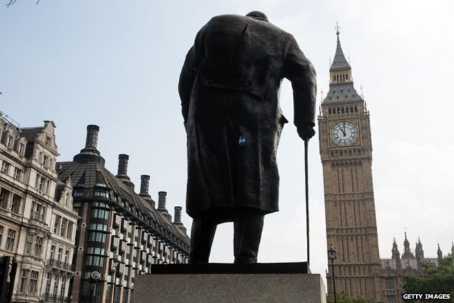 EstÃ¡tua de Churchill na PraÃ§a do Parlamento