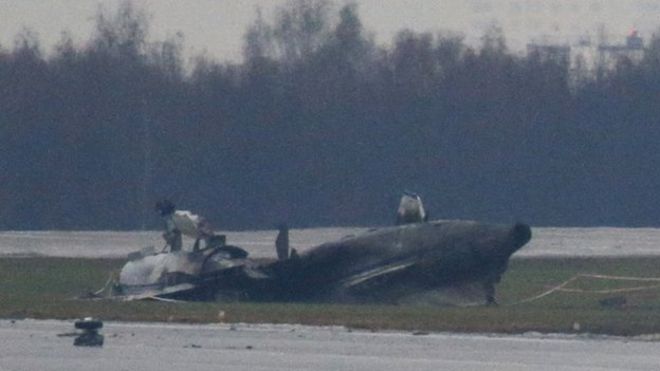 Обломки самолета Dassault Falcon в аэропорту Внуково (22 октября)