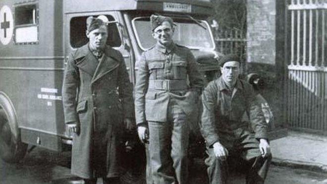 Винтон в качестве водителя скорой помощи в 1940 году