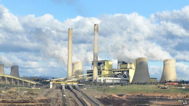 Фото из архива: Конвейерные ленты доставляют уголь из разреза на электростанцию ??Лой Ян Б в долине Латроб, в 150 км к востоку от Мельбурна, 13 августа 2009 г.