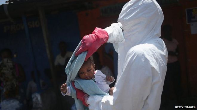 Ребенок в центре лечения Эболы