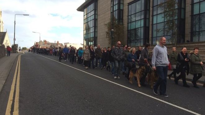 Протест Ringsend является одной из почти 100 демонстраций, проходящих в Ирландии в субботу