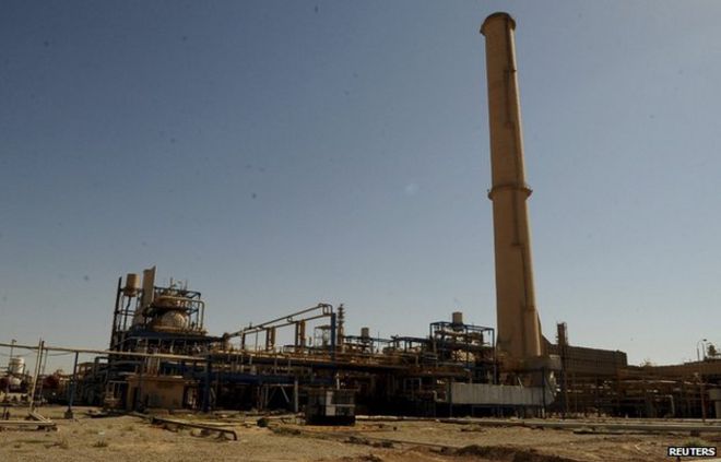 Общий вид нефтеперерабатывающего завода в Байджи в Байджи, к северу от Багдада, 11 сентября 2014 г.