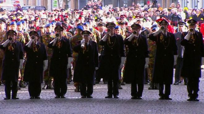 День перемирия в 2014 году у ворот Менин в Ипре, Бельгия.