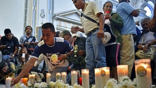 Родственники пропавших без вести студентов в Мексике, 15 октября 14