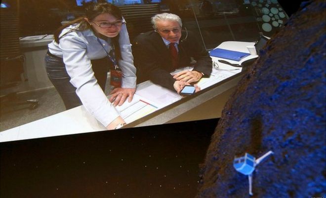 Модель Philae перед большим экраном