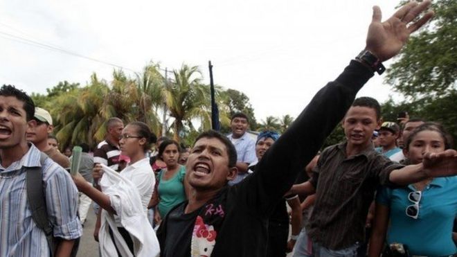 Жители Сан-Хорхе протестуют против строительства канала. 04.10.2014