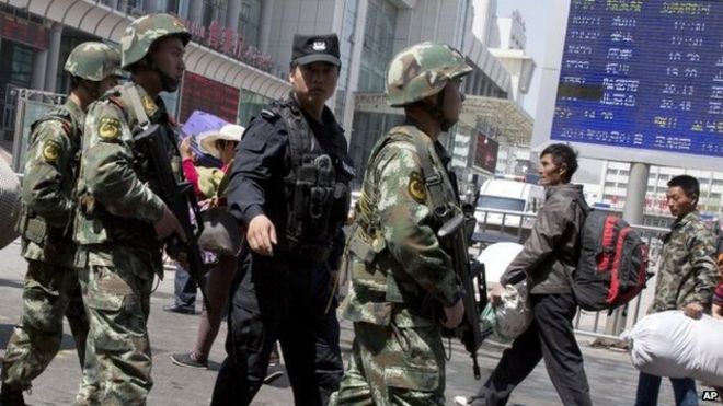 Китайские военизированные полицейские Синьцзян (май 2014 г.)
