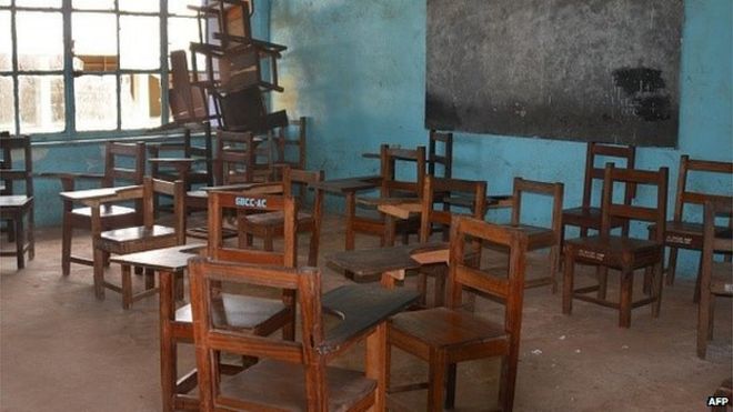 Пустой класс в средней школе в портовом городе Либерии Бьюкенен (4 октября 2014 года)