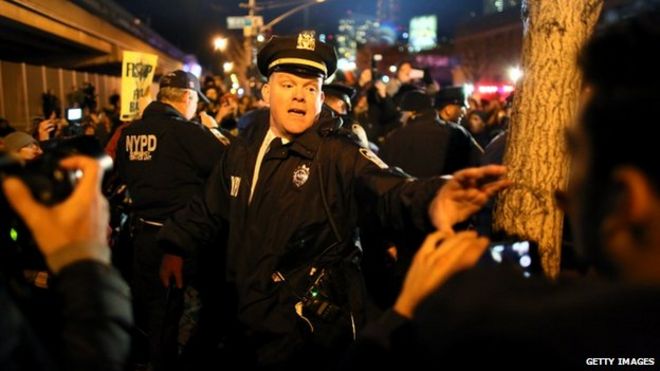 Столкновение полиции с демонстрантами в Нью-Йорке 3 декабря 2014 года